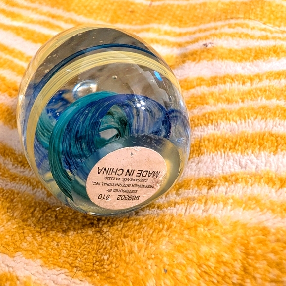 Art glass Galaxy swirl paperweight - Picture 4 of 4